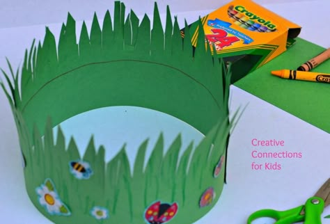 This crown of grass craft is perfect to go green for Earth Day. Grass Craft, April Crafts, Insects Theme, Earth Day Crafts, Spring Preschool, Earth Day Activities, Daycare Crafts, E Mc2, Spring Theme