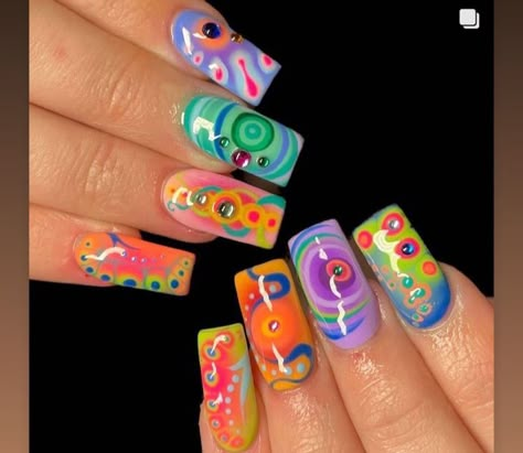 Cool Painted Nails, Crazy Short Nail Designs, Futuristic Nails Aesthetic, Random Nail Art, Complex Nail Art, Hippie Nail Ideas, Crazy Nail Art Unique, Oldies Nails, Artsy Nails Designs