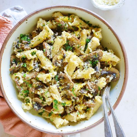 Easy One-Pot Pasta with Ricotta and Mushrooms - Marilena's Kitchen Pasta With Ricotta, Ricotta Sauce, Mediterranean Cooking, Easiest Dessert, Potato Fritters, Mushroom Dish, Ricotta Pasta, Leftover Rotisserie Chicken, Mushroom Pasta