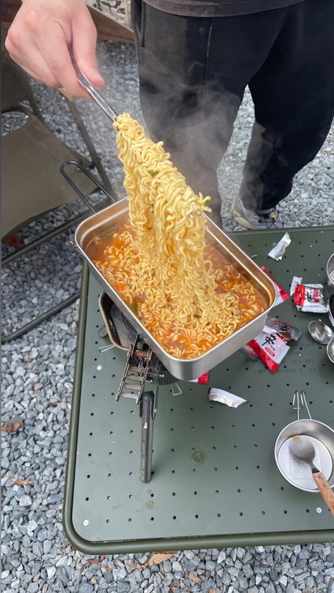 Korean Camping Food, Korean Camping, Dream Dates, Asian Snacks, Camping Food, Camping Meals, Food Humor, Korean Food, I Love Food