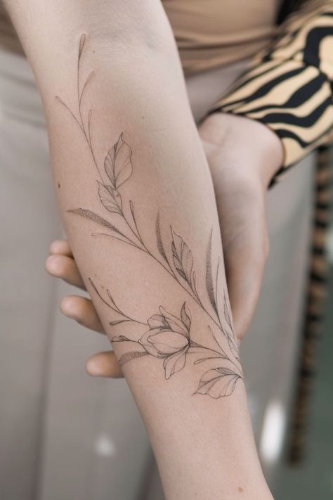 Fern Wrist Tattoo, Fine Line Floral Tattoos, Brown Line Tattoo, Fine Line Botanical Tattoo, Fine Line Vine Tattoo, Bird Sleeve Tattoo, Floral Bracelet Tattoo, Floral Vine Tattoos, Pose Tattoo