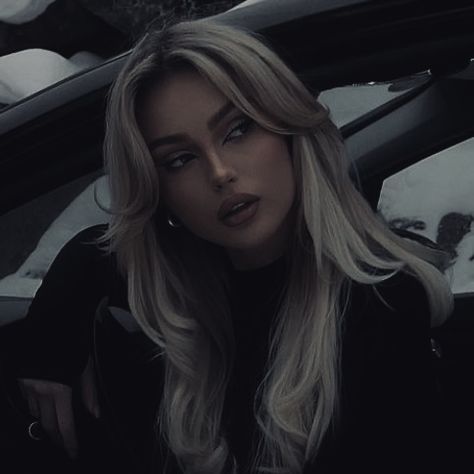 Night luxury aesthetic, mafia aesthetic, rich life aesthetic, rich girl aesthetic, dark aesthetic, fantasy aesthetic 
 #kayrayertaş #arasşahzarin #kırıkkaburgalarcehenemi Blonde Aesthetic, Spy Girl, Rich Girl Aesthetic, Haircut Styles, Makijaż Smokey Eye, Dark Feminine Aesthetic, Classy Aesthetic, Dinner Outfits, Feminine Aesthetic