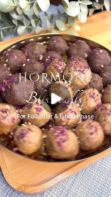 Healthy Guiltfree Recipes on Instagram: "Hormone Bliss balls✨ Seed Cycling Ladoos  Follicular phase Ladoos (Days 1-14) - 1/2 cup or 14 tbsp of Raw Pumpkin seeds - 1/2 cup or 14 tbsp of Raw Flax seeds - 1 tsp Fennel seeds/ Saunf (You can skip this if you wish) - Cardamom seeds from two pods Optionally you can add any nuts if you want, I added Roasted Hemp seeds.  Luteal Phase Ladoos (Days 15-28) - 1/2 cup or 14 tbsp of Raw Sunflower seeds - 1/2 cup or 14 tbsp of Raw Sesame seeds - 1 tsp Fennel seeds/ Ajwain (Alter based on your preference) - Cardamom seeds from two pods Optionally you can add any nuts if you want, I added Roasted Hemp seeds.  To make Ladoos: Once grinded to a powder you can consume the powder as is by storing in the refrigerator or if you want to make them into Ladoos like Seed Cycling Recipes Balls, Seed Cycling Balls, Seed Cycling Recipes, Seed Cycle, Cardamom Seeds, Pumpkin Seeds Recipe, Cardamom Recipe, Follicular Phase, Luteal Phase