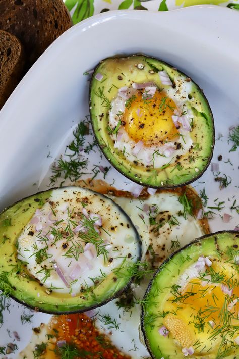 Savory Oven Baked Eggs in Avocados - Slice of Jess Avacado And Eggs, Sunny Side Up Eggs In Oven, Eggs In Avocado Baked, Egg In A Hole Avocado Toast, Egg Baked In Avocado, Roasted Avocado, Oven Baked Eggs, Avocado Egg Bake, Baked Avocado