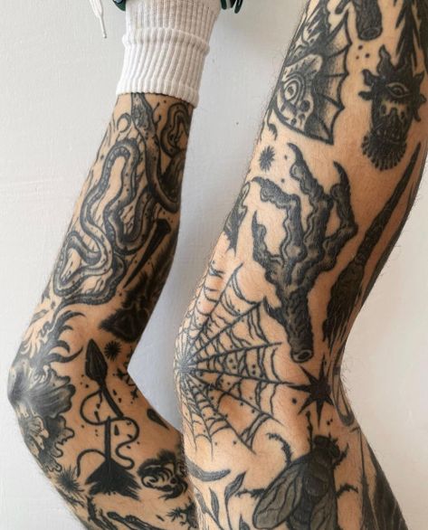 Creepy Filler Tattoo, Punk Sleeve Tattoo, Creepy Traditional Tattoo, Stencils Design, Tato Minimal, Goth Tattoo, Small Ideas, Traditional Tattoo Sleeve, Scary Tattoos