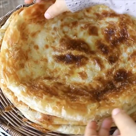 Taste Life - How to Make Yemeni Malawah Bread Malawah Recipe, Malawah Bread, Yemeni Breakfast, Yemeni Bread, Chinese Bread Recipe, Chinese Bread, Chinese Vegetarian, Arabic Dishes, Butter Bread Recipe