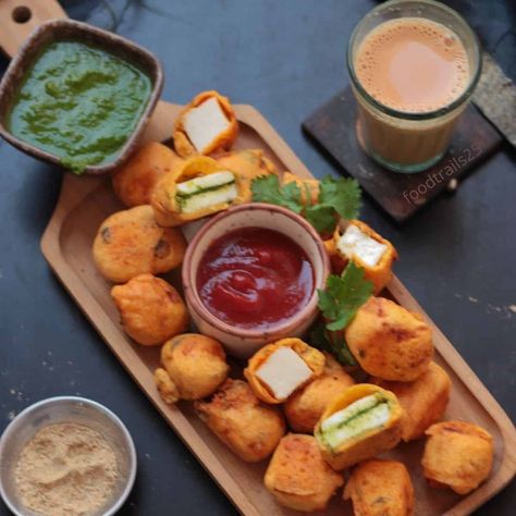 Paneer Pakora Paneer Starters, Paneer Kathi Roll, Paneer Pakora, Schezwan Chutney, Chutney Sandwich, Coriander Chutney, Paneer Masala, Pakora Recipe, Protein Rich Snacks