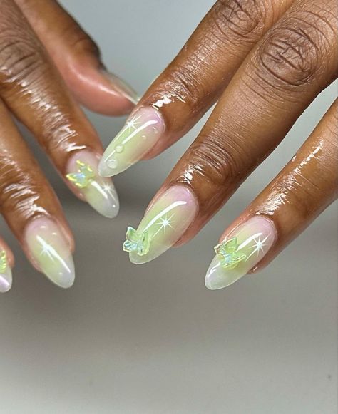 Iridescent Nails, Kylie Nails, Beach Nail Designs, Green Acrylic Nails, Summer Nails Beach, Green Nail Art, Cute Short Nails, Short Nails Art, Almond Acrylic Nails