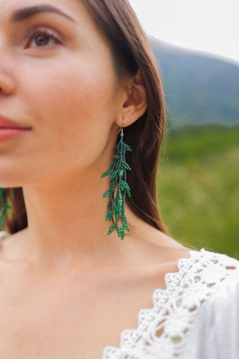 These green beaded earrings are seed bead earrings. Let add color to your face with the long leaves of this dangle earrings that only lovyatelier can offer you. Give opportunity to the perfect colors of nature with these statement earrings. Do you need a gift for her ? Here it is.  ➢Two shades of green are used. ➢All of my products are carefully handcrafted. ➢Bead sizes are 2 mm. ➢You can be sure that the seed beads I use and all my materials are of the highest quality. ➢The seed beads use never Seed Bead Leaf, Gold Bar Jewelry, Seed Bead Fringe Earrings, Bead Fringe Earrings, Long Statement Earrings, Beaded Leaf, Bar Jewelry, Beaded Tassel Earrings, Fall Earrings