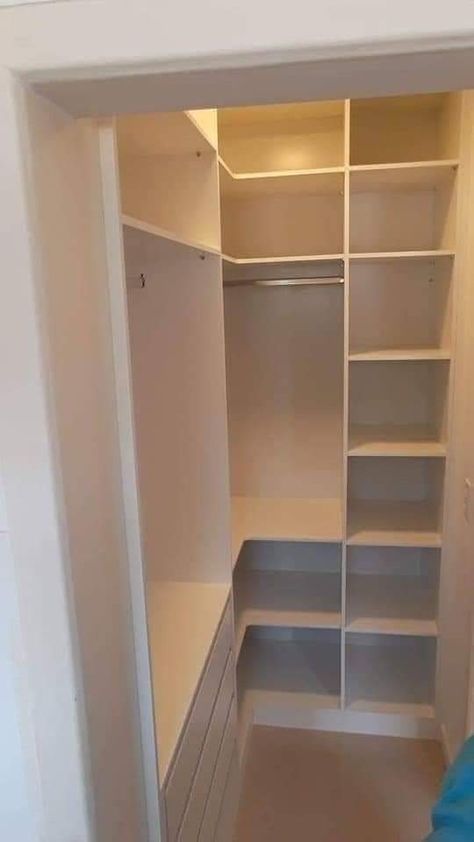 Small L Closet Design, Small Square Walk In Closet Layout, Small Walk In Closet Ideas Square, 4x4 Closet Ideas, U Shape Closet Design, Small Square Closet Layout, Square Closet Ideas, Small Closets Design, Closet Organization Ideas Corner