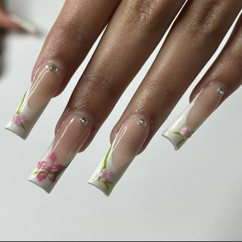 French Tip Nails With Floral Design, Bougainvillea Nails, Dominican Nail Designs, Ethereal Nails Square, No Charm Nails, Cool Nail Inspo Square, Spring Nail Set Ideas, Besame Mucho Nails, Nails With M Initial