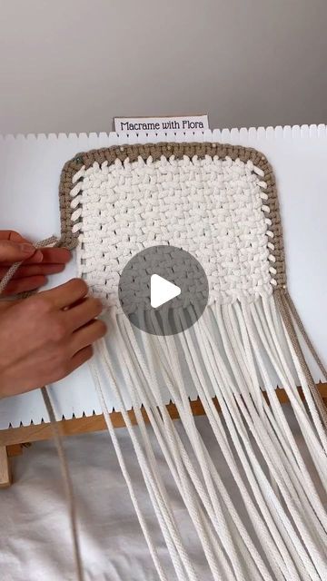 Makramee Bag, Macrame Bag Tutorial, Macrame Projects Ideas, Macrame Furniture, Art Macramé, Macrame Bags, Free Macrame Patterns, Boho Crafts Diy, Crochet Stitches Free