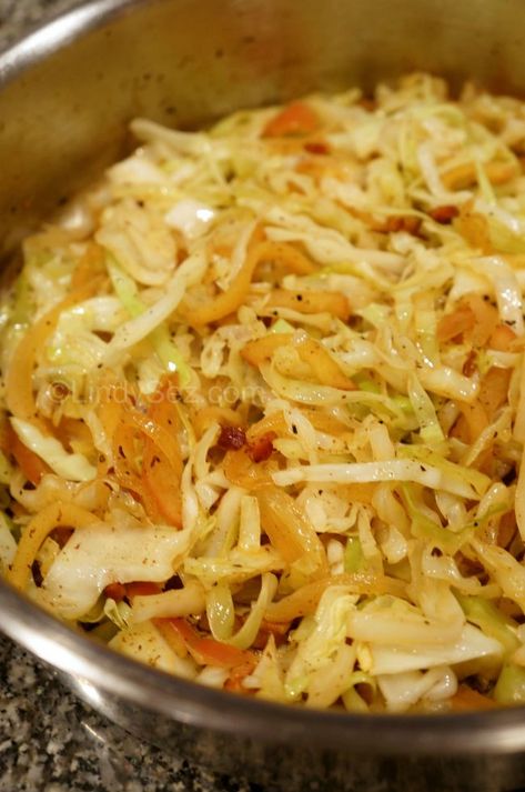 Apples And Cabbage Recipe, Cabbage Meals, Cabbage And Onions, Oktoberfest Recipes, Apple And Onion, Cabbage With Bacon, Braised Cabbage, Oktoberfest Food, Bacon Appetizers