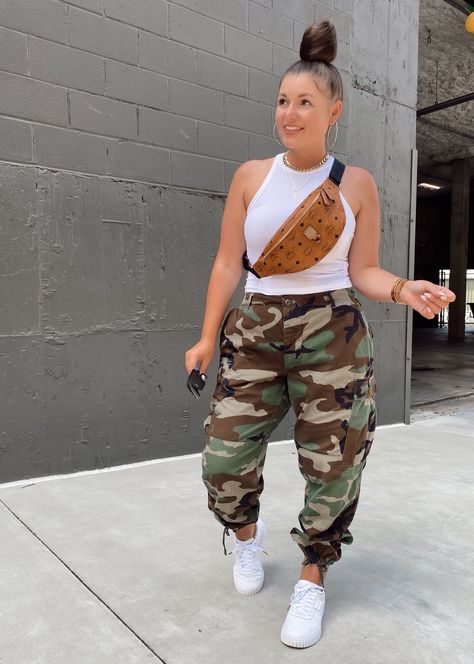 Plus Size Trendy Outfits Summer, White And Camo Outfit, Spring 2023 Womens Outfits, Julia Marie B Outfit, Basic Tank Top Outfit, Cute White Outfits, Tank Top Dress Outfit, Tank Top Outfit Ideas, Tank Tops Outfits