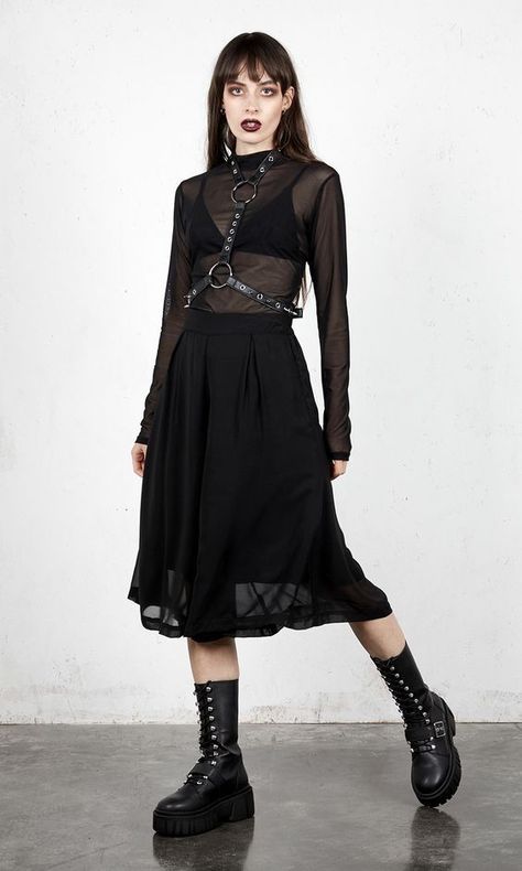 Goth Fashion Female, Punk Gothic Outfits, Industrial Goth Outfit, New Goth Fashion, Black Goth Fashion, Gothic Outfits Women, Rock Punk Outfit, Goth Women Outfits, Casual Goth Outfits Women