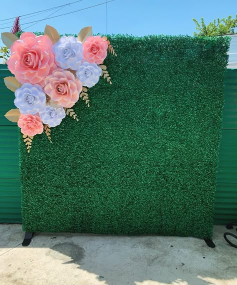 108 Likes, 6 Comments - Cristina (@bellacreations562) on Instagram: “Green Hedge Backdrop Available For Rent, Paper Flowers Can Also Be Included.. DM For Any…” Diy Boxwood Backdrop Stand, Green Hedge Backdrop, Hedge Backdrop, Boxwood Backdrop, Photo Station, Suprise Birthday, Grass Backdrops, Easter Backdrops, Event Decorating