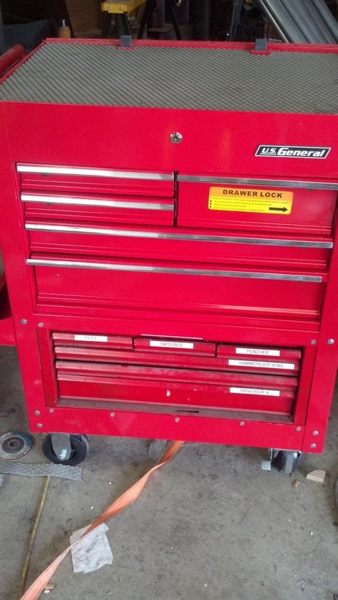 Add a small 6-drawer toolbox to the open storage under the Harbor Freight 5-drawer service cart. Tool Cart Mods, Harbor Freight Tool Box, Mechanics Tool Cart, Toolbox Ideas, Shop Heater, Tool Carts, Garage Workbench Plans, Tools Box, Metal Tool Box