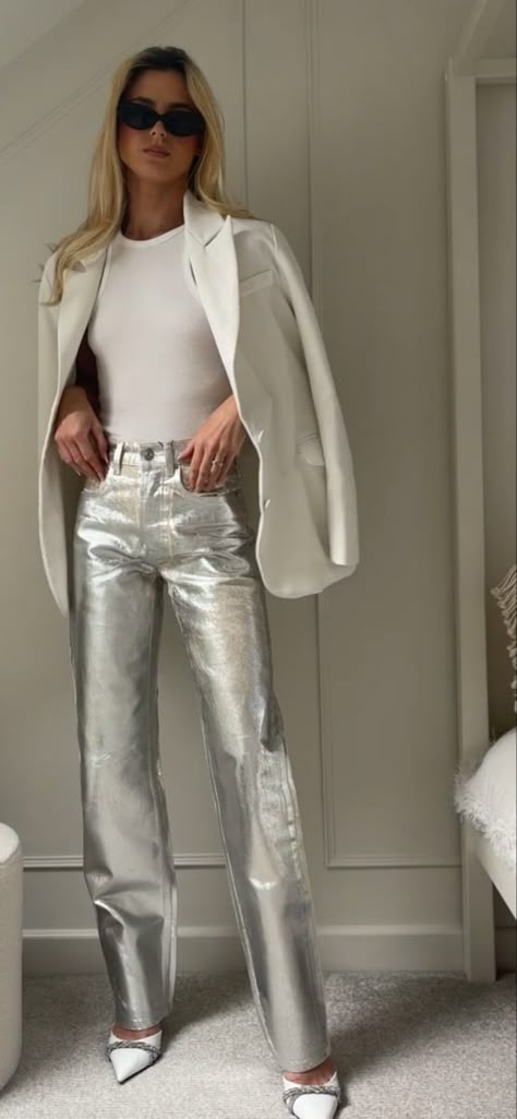 Metallic Jeans Zara, Metallic Fall Outfit, Zara Metallic Jeans Outfit, Metallic Trousers Street Style, Metallic Green Pants, Silver Metallic Jeans, How To Wear Metallic Pants, Metallic Look Fashion, Silver Jean Outfits