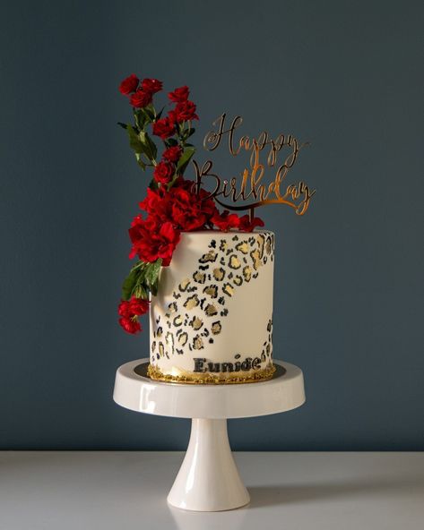 Cheetah Print Cakes, Leopard Cake, Leopard Print Cake, Animal Print Cake, Gold Birthday Cake, Elegant Birthday Cakes, Birthday Cakes For Women, Cakes For Women, Custom Cupcakes