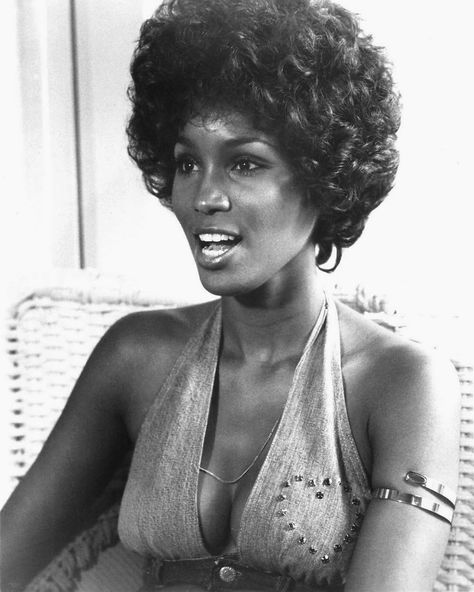 Virgo Mood on Instagram: “Teresa Graves, 70s 🦋” Teresa Graves, Black Actresses, Black Glamour, Vintage Black Glamour, Black Hollywood, Chiffon Maxi, African American Women, African Beauty, Black Excellence