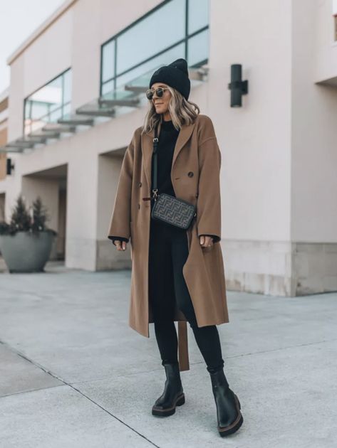 Chunky Boots Outfit, Chelsea Boots Outfits, Vinter Mode Outfits, Chelsea Boots Outfit, Nyc Outfits, New York Outfits, Skandinavian Fashion, Europe Outfits, Winter Fashion Outfits Casual