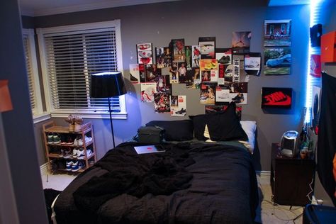 Guy Rooms Aesthetic, Room Inspo For Guys, Men Bedroom Aesthetic Ideas, Men’s Room Aesthetic, Teenage Guy Room, Guys Bedroom Aesthetic, Guy Room Ideas Bedrooms, Mens Bedroom Aesthetic, Room Ideas Aesthetic Men