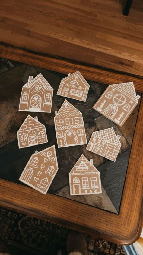 Diy Ginger Bread House Cardboard, Gingerbread Cardboard House Ideas, Ginger Bread Cardboard, Gingerbread House Wrapping Ideas, Christmas Diy Gingerbread House, Gingerbread Cardboard Garland, Gingerbread House Cardboard Garland, Cardboard Gingerbread House Window Display, Ginger Bread Cardboard House Ideas