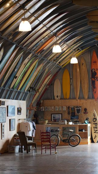 Bird's Surf Shed in San Diego Surf Shed, Surfboard Ceiling, Surf Garage, Surfing Style, Surf Boards, Decoration Surf, Style Surf, Quonset Hut Homes, Photowall Ideas