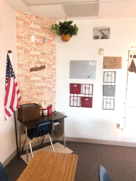 History Classroom Ideas High School, High School History Teacher Aesthetic, High School Classroom History, History Teacher Classroom High Schools, History Teacher Aesthetic, History Teacher, High School Teacher Classroom, U.s. History Classroom Decor, History Teacher Classroom