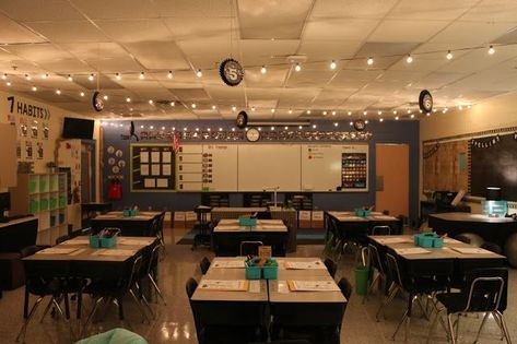 Black Wall Classroom, Classroom Paint Ideas Walls, Classroom Decor Dark Academia, Classroom Setting Arrangement, Desk Grouping Ideas Classroom, Quiet Corner Classroom High School, High School Classroom Lighting Ideas, Guy Teacher Classroom Decor, Classroom Decor With Lights