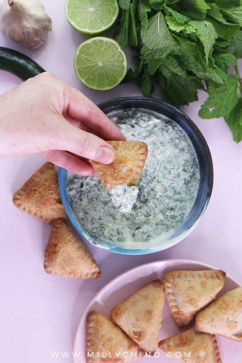 Samosa Dipping Sauce Recipe - Tasty & Quick - Milly Chino Samosa Dipping Sauce, Samosa Sauce, Cilantro Dipping Sauce, Dipping Sauce Recipes, Thai Meals, Indian Sauces, Samosa Recipe, Dipping Sauces Recipes, Deep Fried Food