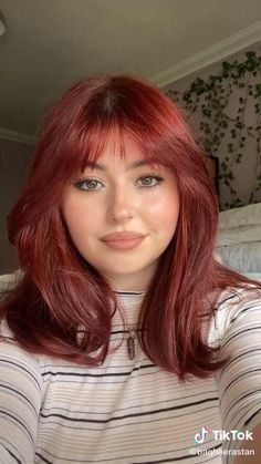 Makeup Round Face, Makeup Red Hair, Red Hair Makeup, Eye Natural, Red Hair Inspo, Makeup Tutorial Eyeliner, Glossy Makeup, Dope Makeup, Cut Her Hair