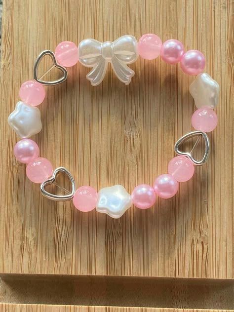 Snowflake Making, Bead Bracelet Ideas, Bracelets Bead, Girly Bracelets, Paper Snowflake, Bracelet Craft Diy, Kandi Bracelets, Bow Bracelet, Diy Bracelet Designs