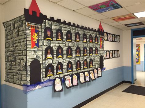 Castle Middle Ages Bulletin Board, Castle Classroom Aesthetic, Castle Theme Bulletin Board, Castle Decorations For Classroom, Medieval Bulletin Board Ideas, Castle Bulletin Board Ideas, Castle Classroom Door, Castle Bulletin Board, Castles Ks1