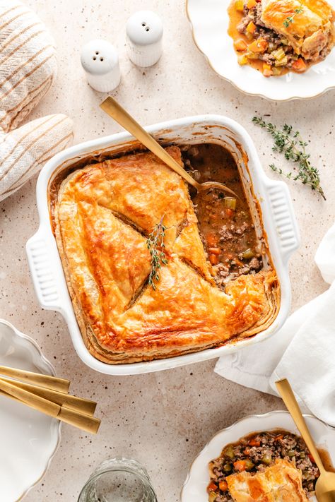 A hearty filling of ground venison meat, vegetables and herbs bakes under a blanket of golden brown puff pastry in this ultimate comfort food meal. Venison Shepards Pie, Venison Pot Pie, Venison Pie, Elk Recipes, Venison Meat, Ground Venison, Shepards Pie, Deer Meat, Venison Recipes