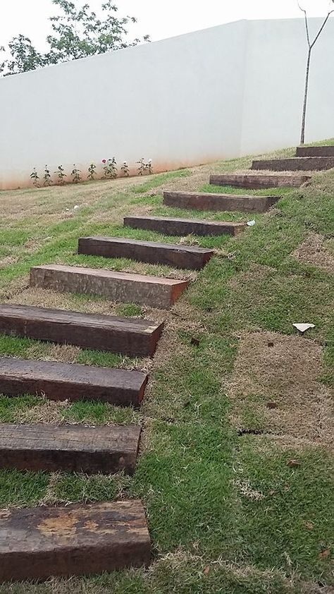 Garden Stairs Wood, Cheap Outdoor Stairs Ideas, Wood Steps On Hillside Sloped Yard, Front Yard Pathway Landscaping, Railroad Ties Steps On Slope, Railroad Tie Steps On Slope, Railroad Tie Steps, Steep Backyard, Lake Landscaping