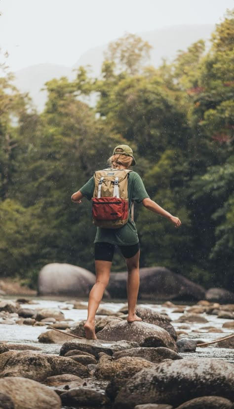 Backpacking Aesthetic, Hiking Girl, Hiking Photos, Cute Hiking Outfit, Outdoorsy Style, Hiking Outfits, Hiking Photography, Hiking Outfit Women, Hiking Pictures