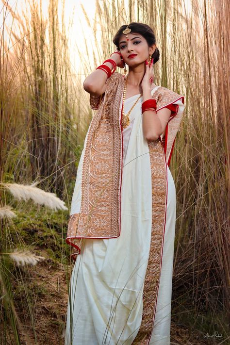 Modeling photoshoot kashflower Bengali women Bengali Outfit For Women, Bengali Look Photoshoot, Durga Puja Photoshoot, Puja Photoshoot, Bengali Dress, Medival Outfits Women, Pose In Saree, Country Makeup, Bengali Woman