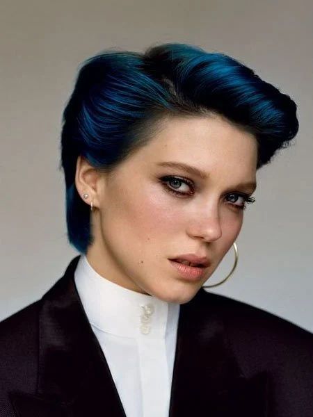 35 Gender Neutral Haircuts for 2022 - The Trend Spotter Midnight Blue Hair, Short Blue Hair, Blue Is The Warmest Colour, Androgynous Hair, Alasdair Mclellan, Lea Seydoux, Jumbo Box Braids, Fantasy Heroes, Blonde Pixie Cuts