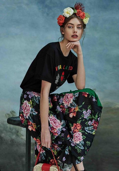 Stradivarius Unveils New Capsule Collection Inspired By Frida Kahlo | Fashion News – Conversations About Her Frida Kahlo Fashion, Mexican People, Frida Kahlo Style, Tropical Outfit, Mexican Fashion, Best Winter Outfits, Mexican Outfit, Spanish Fashion, Mexican Dresses