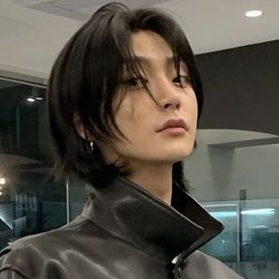 Masculine Bob Haircut, Asian Mens Hairstyles, Asian Tomboy Haircut, Asian Bob Haircut, Asian Men's Hairstyles, Androgynous Hair, Hair Inspiration Short, Aesthetic People, Undercut Hairstyles