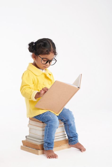 Kids Reading Books, Girl Reading Book, Asian Kids, Kids Photoshoot, Girl Reading, Girls With Glasses, Woman Drawing, Kids Writing