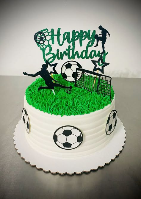 Diy Football Birthday Cake, Soccer Theme Cake Ideas, Sport Theme Cake, Soccer Cake Easy, Soccer Birthday Cake Ideas, Goal Keeper Cake, Soccer Sheet Cake, Football Cakes For Boys Birthdays, Soccer Theme Birthday Cake