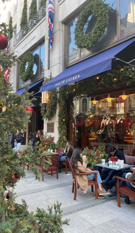 Outdoor Christmas Decoration Ideas, Outdoor Decoration Ideas, Christmas In The City, Christmas Decoration Ideas, Paris Aesthetic, Twinkling Lights, Cool Wallpapers Cartoon, Nice France, Dream City