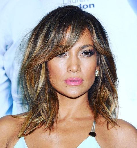 H on Instagram: “JLO is on fire 🔥😍 short hair inspiration 😍 @jlo #shorthairextensions #shorthair #volumehair #thickerhair #extravolume #hairextensions…” Jlo Short Hair, Jlo Hair, Short Hair Inspiration, Jennifer Lopez Hair, Hair Extensions For Short Hair, Haircuts For Wavy Hair, Inspiration Instagram, Long Hair With Bangs, Beauty Boutique