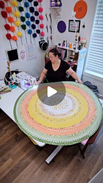 Riley Blake Quilt Patterns, Jelly Roll Sewing, Riley Blake Quilt, Jelly Roll Projects, Diy Jelly, Rag Rug Diy, Homemade Rugs, How To Make Jelly, Rope Rug