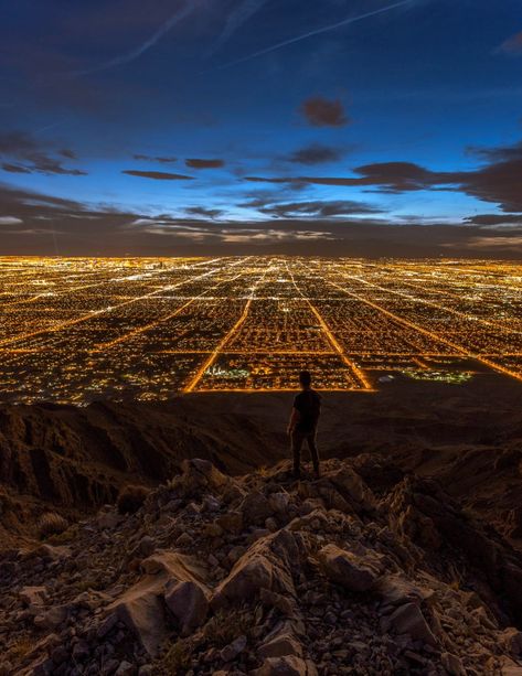 Looking west over Las Vegas from Frenchman Mountain Las Vegas Mountains, Vegas Skyline, Valley City, Mountain City, Las Vegas City, Desert Vibes, Destroyer Of Worlds, Desert Art, Valley View