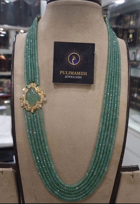 Emeralds Jewellery, Emerald Jewellery, Gold Earrings Indian, Gold Bridal Necklace, Pearl Jewelry Design, Beads Mala, Beautiful Gold Necklaces, Beaded Necklace Designs, Earrings Indian