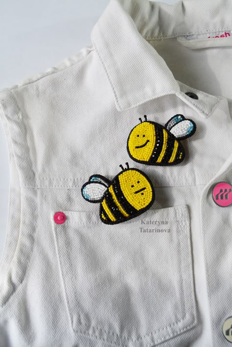 Moon Wall Decor, Hand Embroidered Jewelry, Embroidered Bee, Fabric Clutch, Fancy Fabric, Beaded Hair Pins, Hand Beaded Embroidery, Diy Bead Embroidery, Necklace Moon