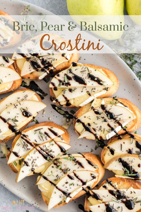 Beautiful Easy Appetizers, Christmas Fancy Appetizers, How To Make Dinner Table Look Fancy, Baked Crostini Appetizers, Fall Brushetta Appetizers, Vegetarian Crostini Appetizers, Fancy Appetizers For Two, Craime Fraiche Recipe, Brie Pear Crostini